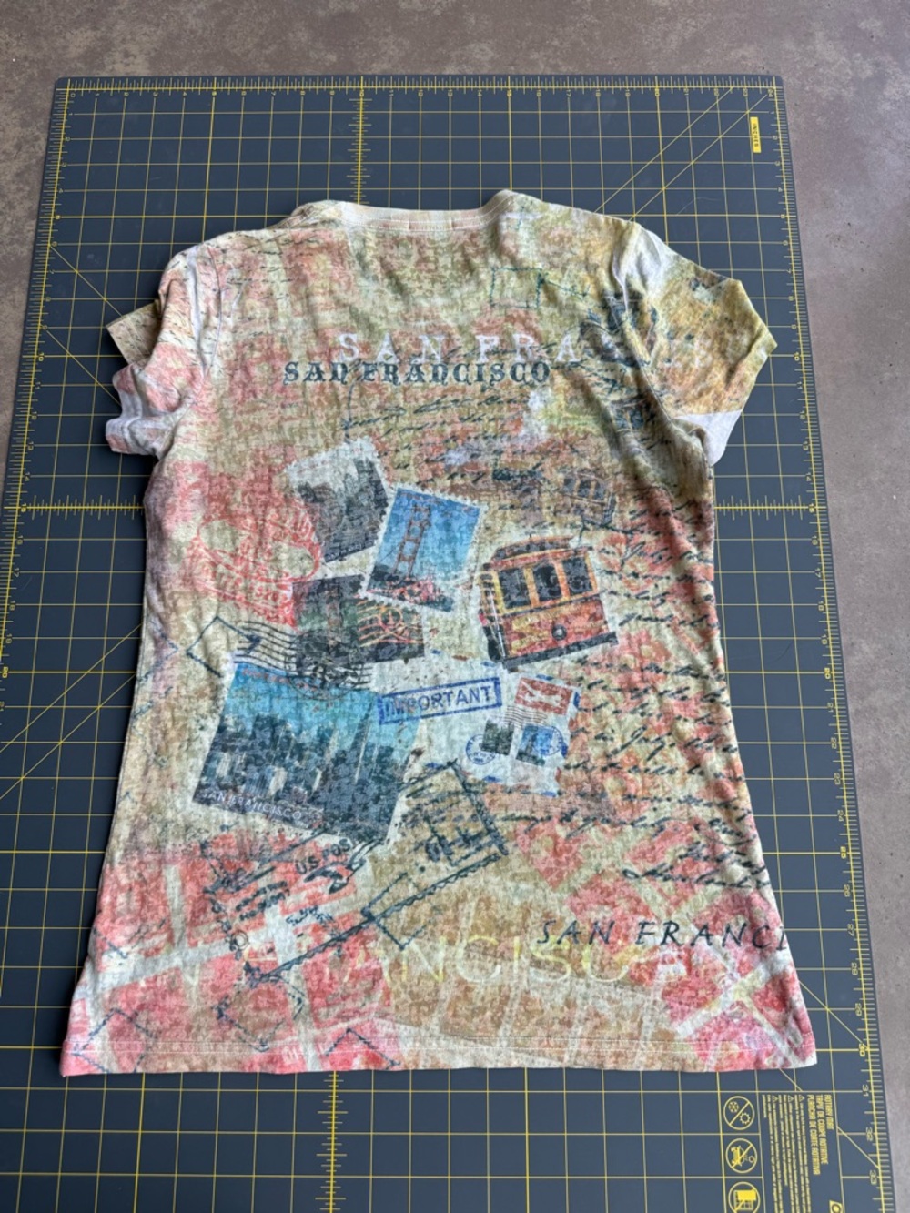 Vintage Women’s San Francisco Graphic Short Sleeve Tee in Multicolor - Picture 8 of 8